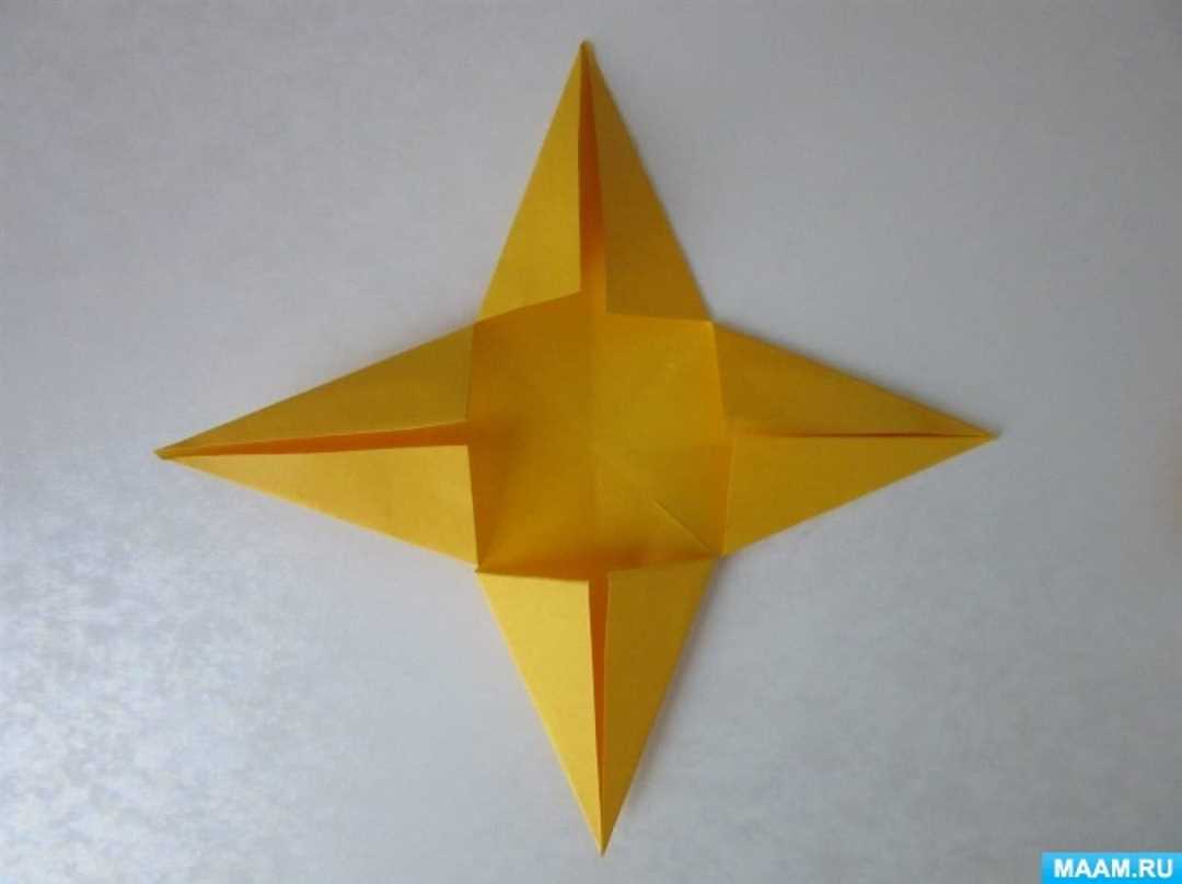Творческое занятие для детей — изготовление украшения для вифлеемской звезды в декоре, приятном для детей