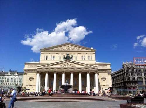 Яркое сочетание архитектуры и искусства — московский театр, напоминающий звезду