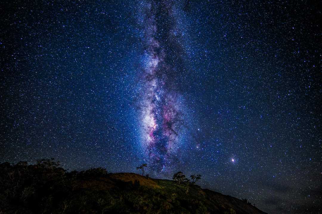 Удивительное представление ночного небосклона — невероятное зрелище звезд в телескопе.