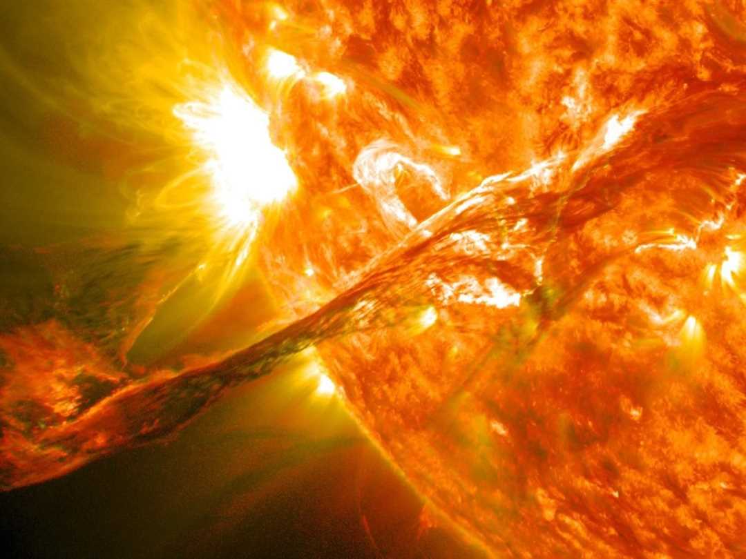 Удивительная видеозапись плазмы Солнца, напоминающей гигантскую звезду
